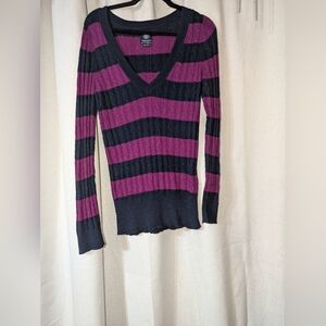 XL 2011 Striped American Eagle Long sleeve V Neck Sweater